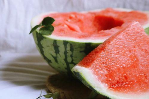 吃瓜吃糖果,吃瓜吃糖果的欢乐时光