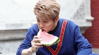 鹿晗在吃瓜,揭秘娱乐圈幕后真相