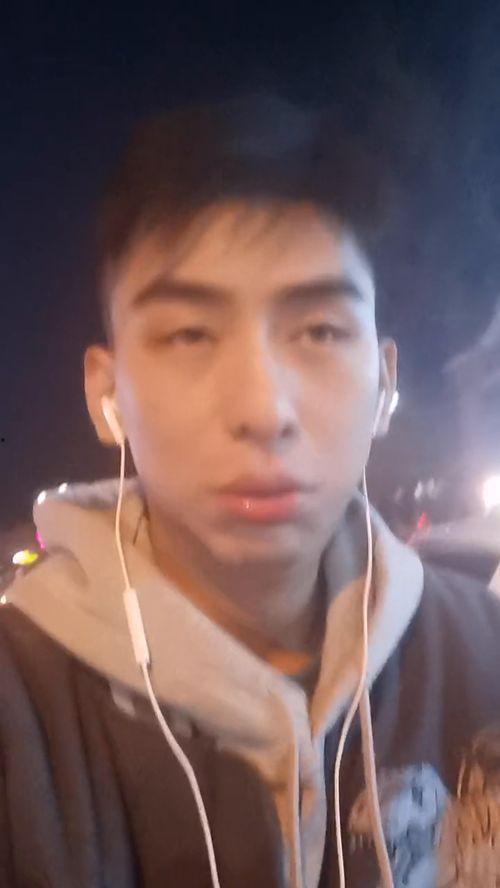 帅哥吃瓜原视频,笑料百出，揭秘娱乐圈幕后趣闻