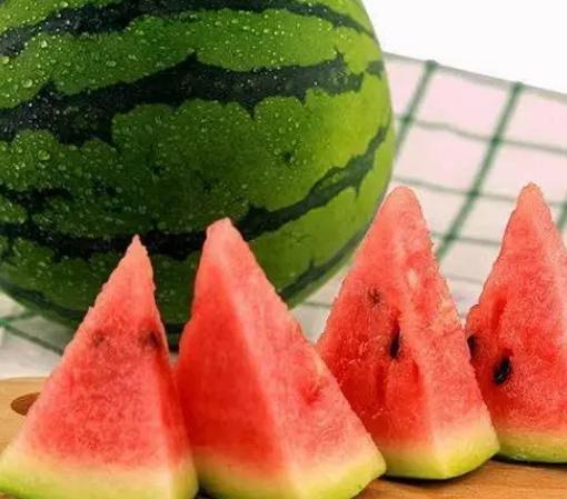随便吃瓜英文,Rumors and Gossip: Navigating the World of 'Eat the Watermelon'