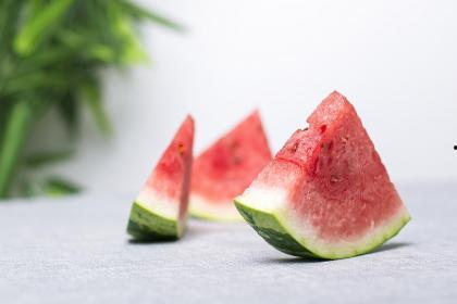 吃瓜只吃西瓜是啥意思,揭秘“吃瓜只吃西瓜”的流行现象