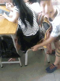 妹子吃瓜gif,妹子吃瓜gif，欢乐瞬间尽收眼底