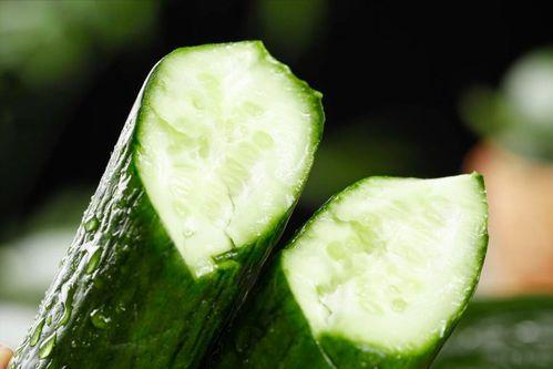 在外边吃瓜,吃瓜群众的热闹时光