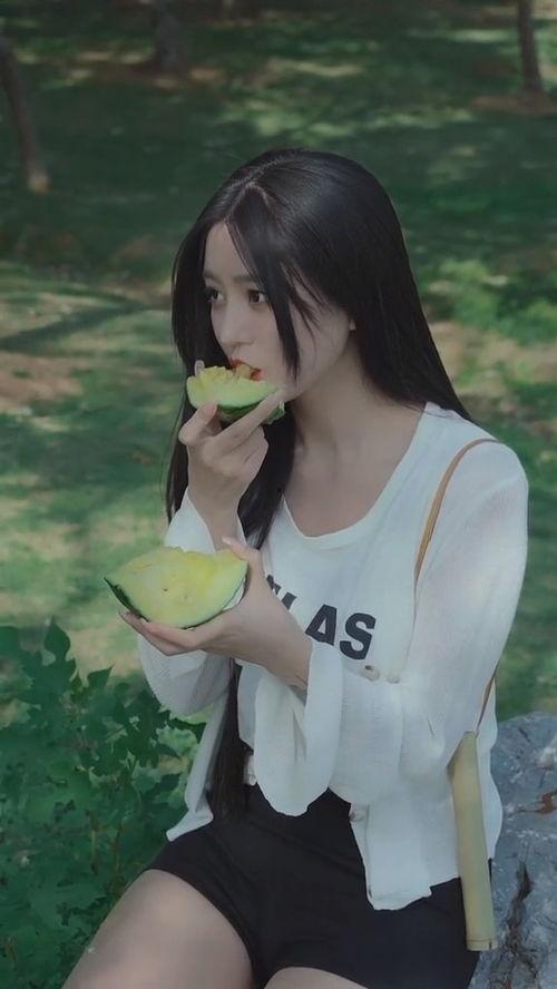 最新美女吃瓜,揭秘娱乐圈最新美女吃瓜事件