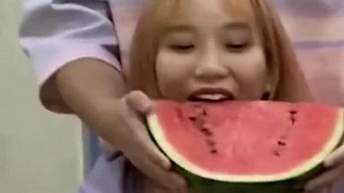 vvip吃瓜黑衣小哥,神秘面纱下的神秘人物